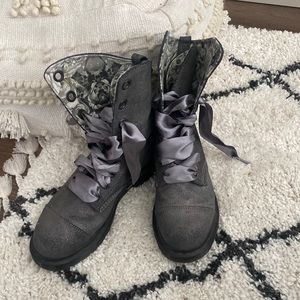 Dr martens - lace up boot